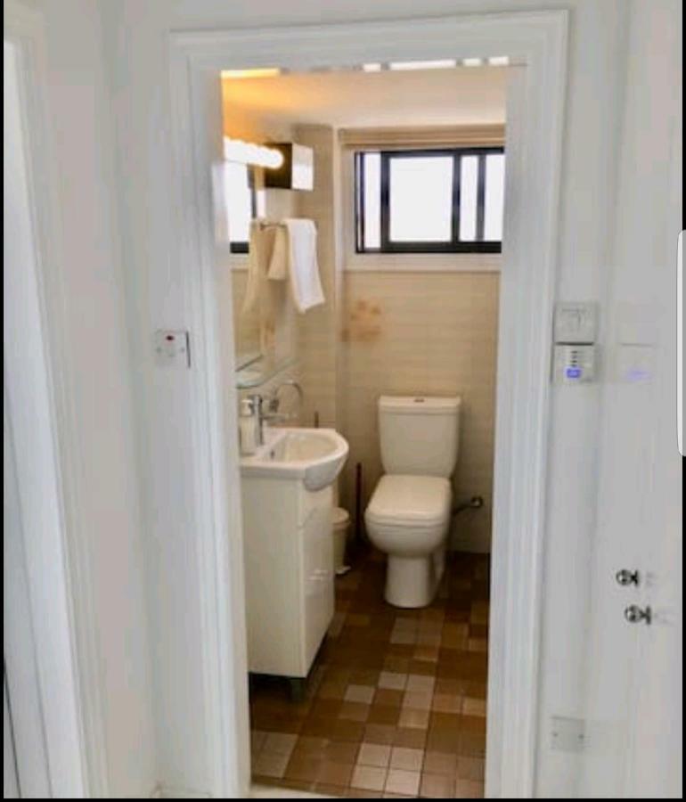 Bettys 1Br Seafront Apt ลาร์นาคา ภายนอก รูปภาพ