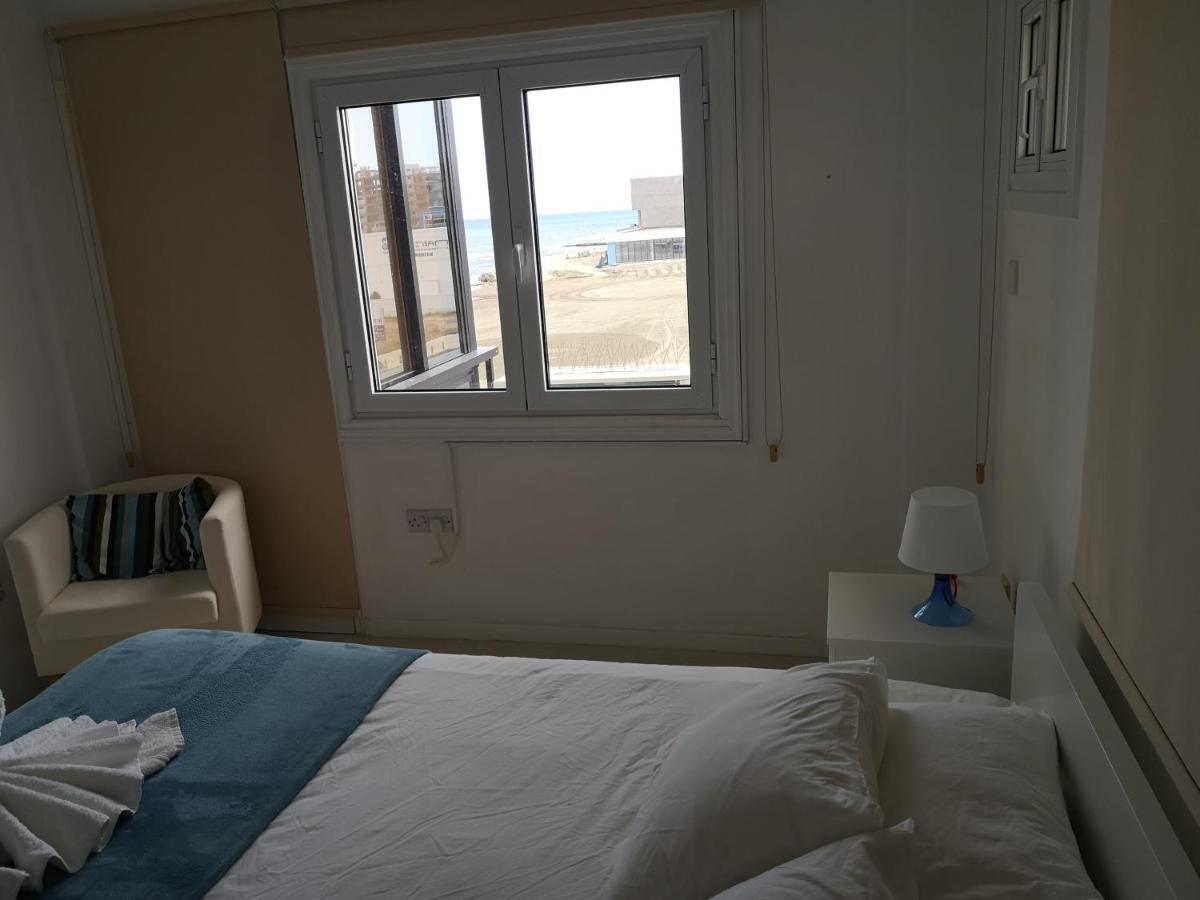 Bettys 1Br Seafront Apt ลาร์นาคา ภายนอก รูปภาพ